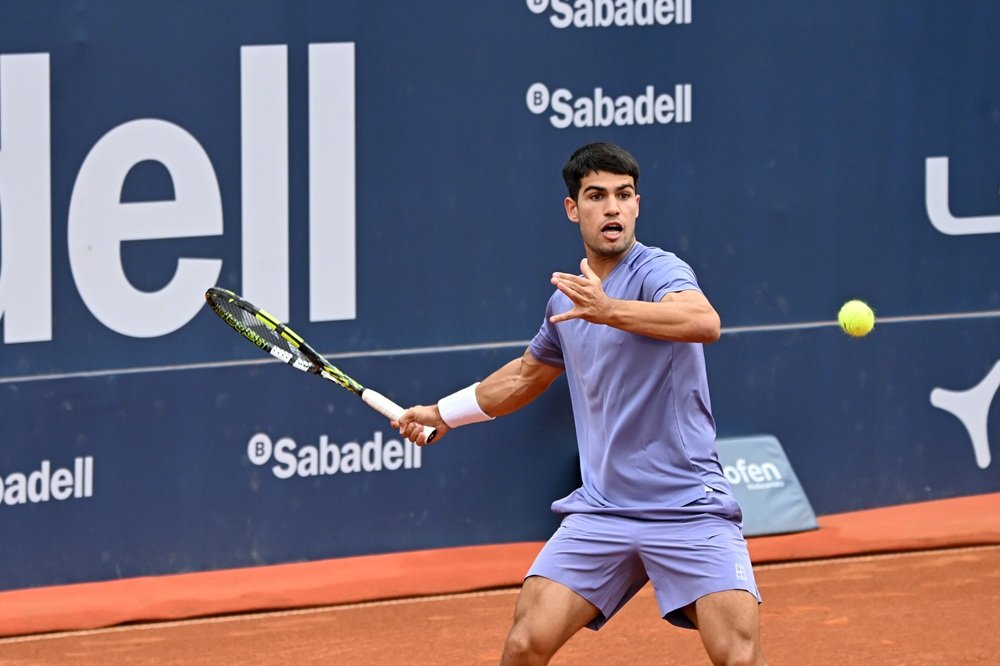 ATP Barcellona 2025, buona la prima per Alcaraz. Avanti anche Tsitsipas, De Minaur e Fils