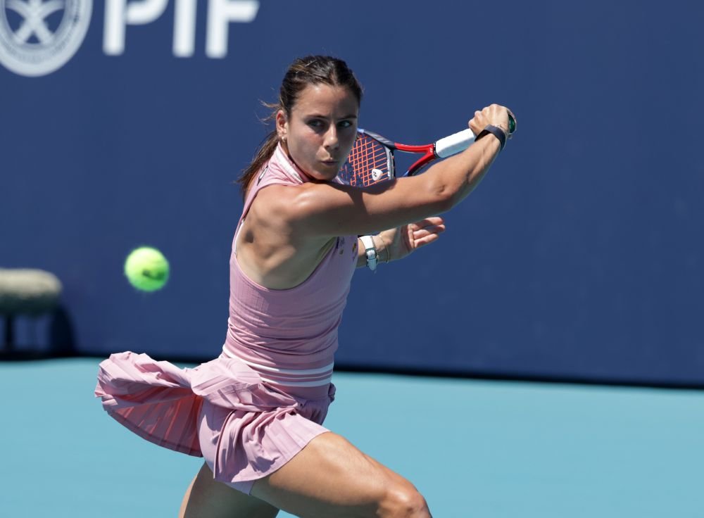 WTA Stoccarda 2025, avanzano Ostapenko e Navarro. Colpaccio della croata Fett