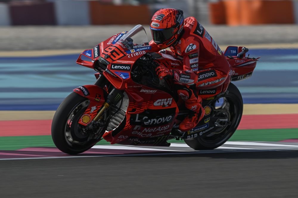 Marc Marquez e Oscar Piastri dominano nel deserto e mandano un messaggio a tutti.