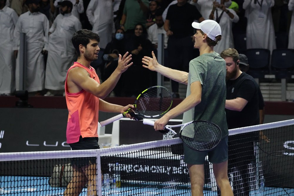 L’ex allenatore di Roger Federer traccia le differenze tra Alcaraz e Sinner
