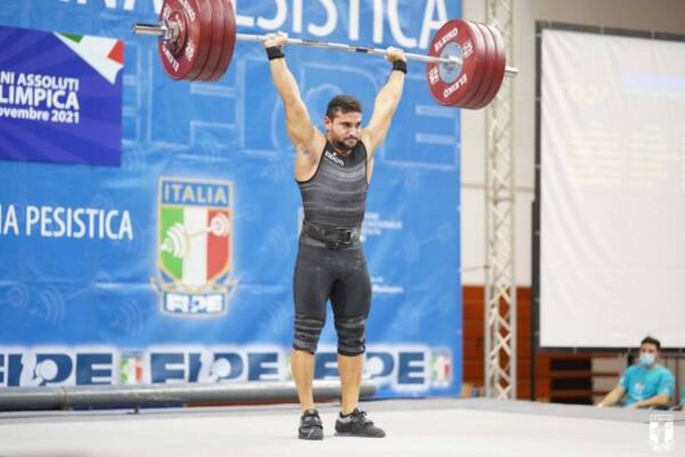 Sollevamento pesi, Oscar Reyes Martinez cala il tris e si conferma Campione d’Europa nei -81 kg!