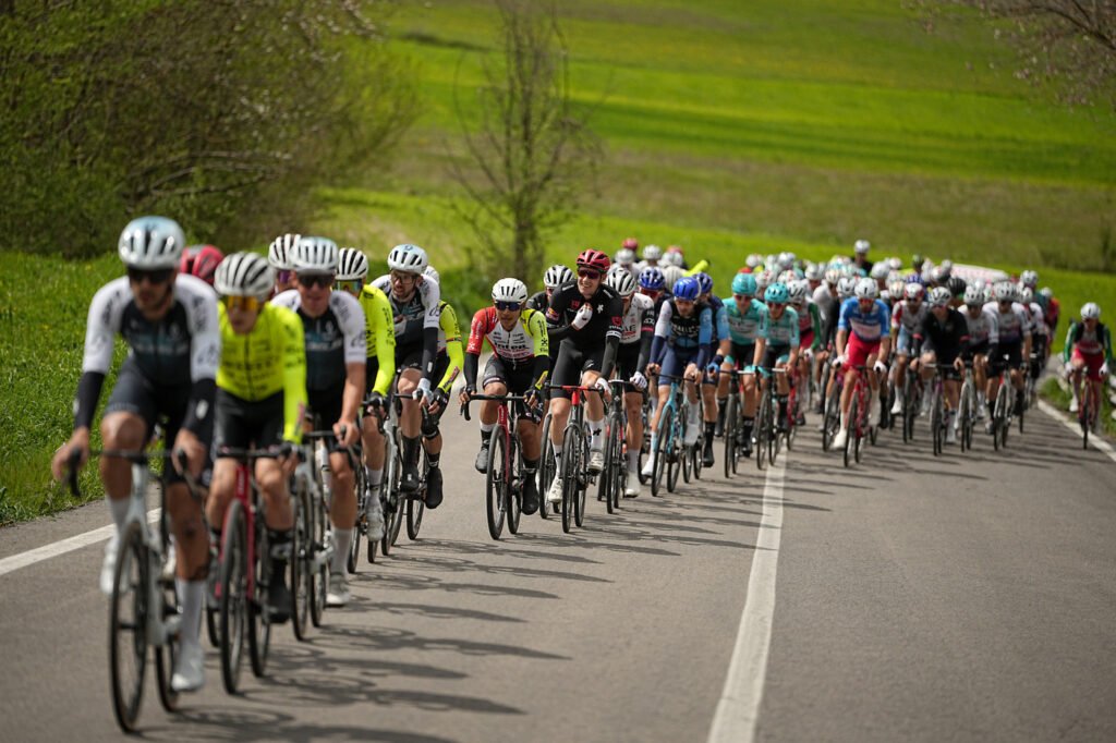 LIVE Giro d’Abruzzo 2025, tappa di oggi in DIRETTA: si chiude a Isola del Gran Sasso