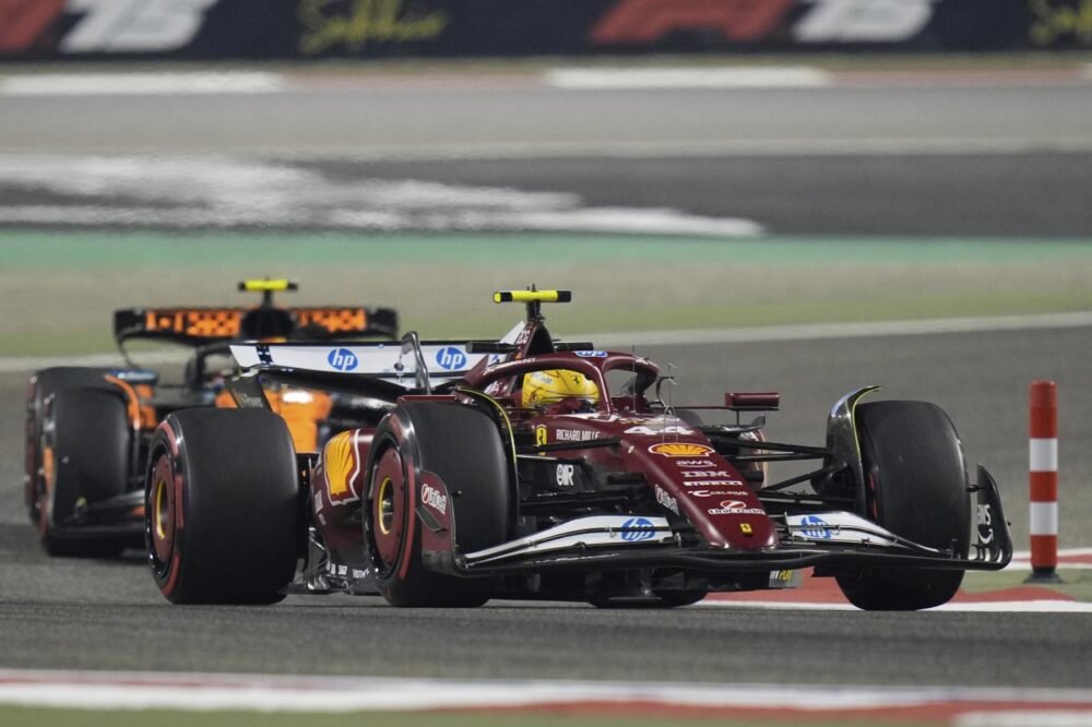 F1, scatta il weekend di Jeddah con le prove libere. La Ferrari vuole avvicinarsi alle McLaren