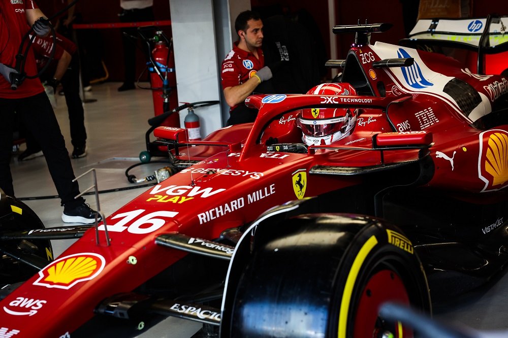 F1, Charles Leclerc minimizza i problemi della Ferrari a Jeddah. Hamilton disperso nelle libere
