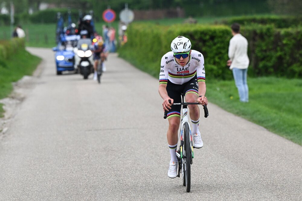 Tadej Pogacar sconfitto alla Amstel Gold Race: “Il traguardo è arrivato 5 metri troppo tardi”