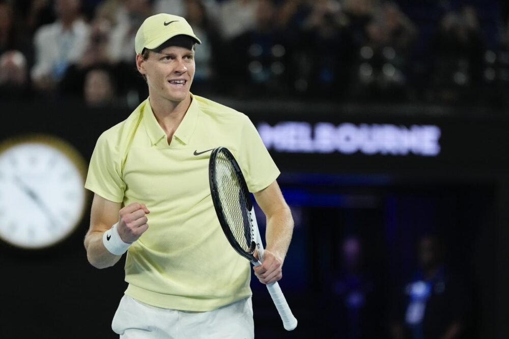Tennis, Jannik Sinner sempre primo nel ranking ATP, Musetti vola al 9° posto