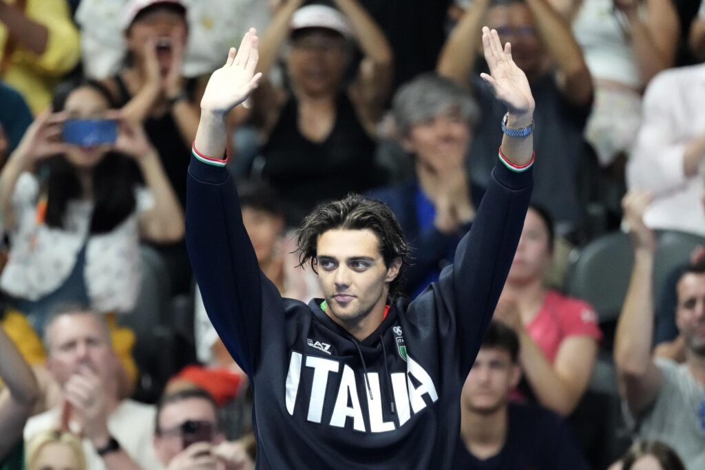 Nuoto, Thomas Ceccon esplode nei 200 dorso e stampa il record italiano ai Campionati australiani