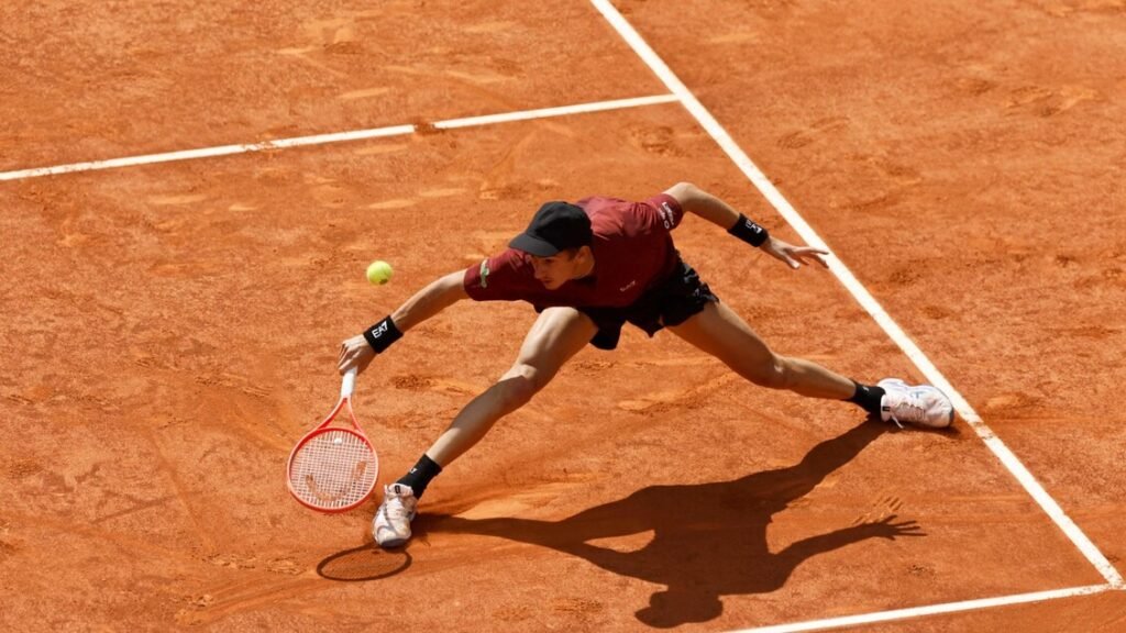 Masters Madrid: Arnaldi batte Djokovic e vola al terzo turno