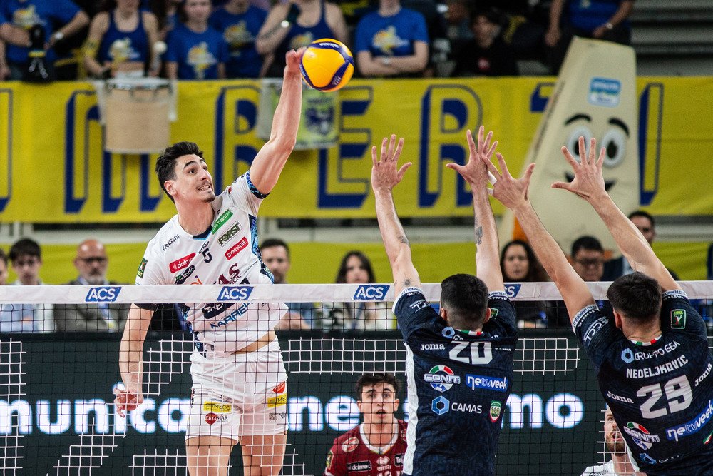Volley, Trento travolge Civitanova e apre di forza la finale scudetto. Michieletto stellare