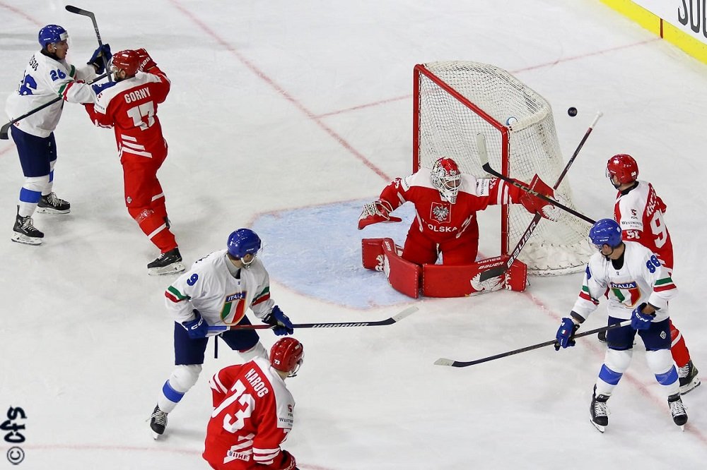 Hockey ghiaccio, l’Italia rialza la testa, travolge la Polonia e si rilancia per la promozione!