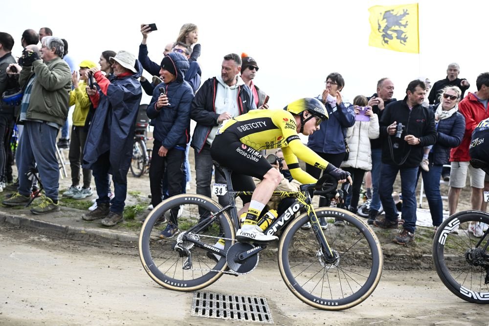 Giro di Romandia 2025, Brennan vittorioso con uno sprint poderoso a Friburgo