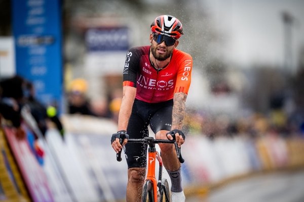 Filippo Ganna fora alla Parigi-Roubaix: cos’è successo all’azzurro, addio sogni di gloria