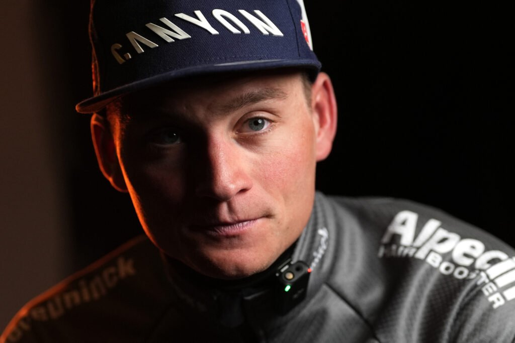 BIKE TODAY – Il tris di Van der Poel a Roubaix