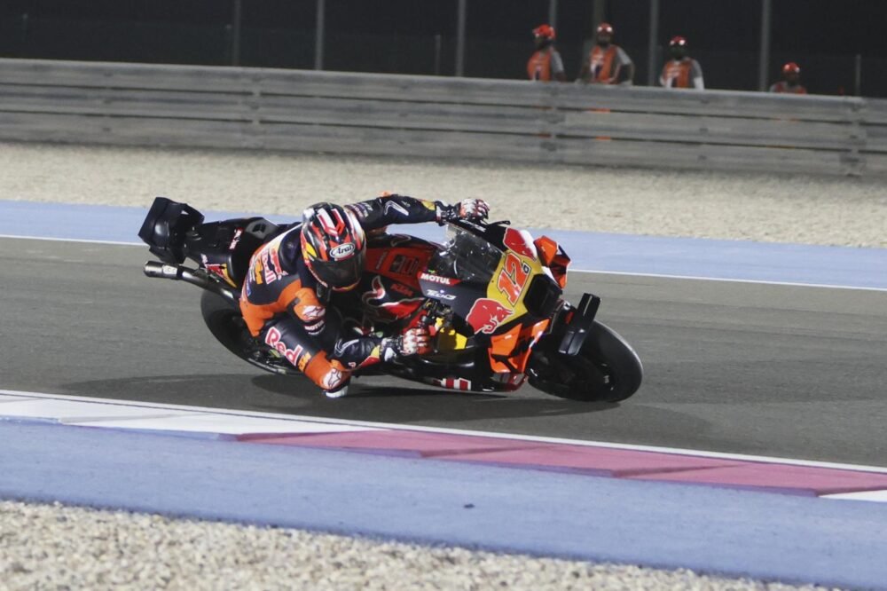 Maverick Viñales perde il podio in Qatar: il motivo della penalità ed il nuovo ordine d’arrivo