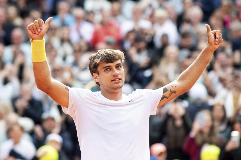 Roland Garros 2025, Cobolli doma Arnaldi nel derby e si regala la sfida con Zverev