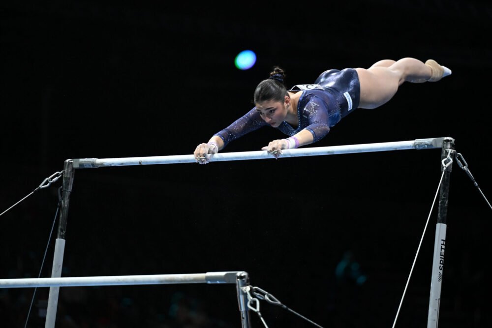 Ginnastica artistica, Esposito cade alle parallele. Nina Derwael sul trono d’Europa, brave Tonelli
