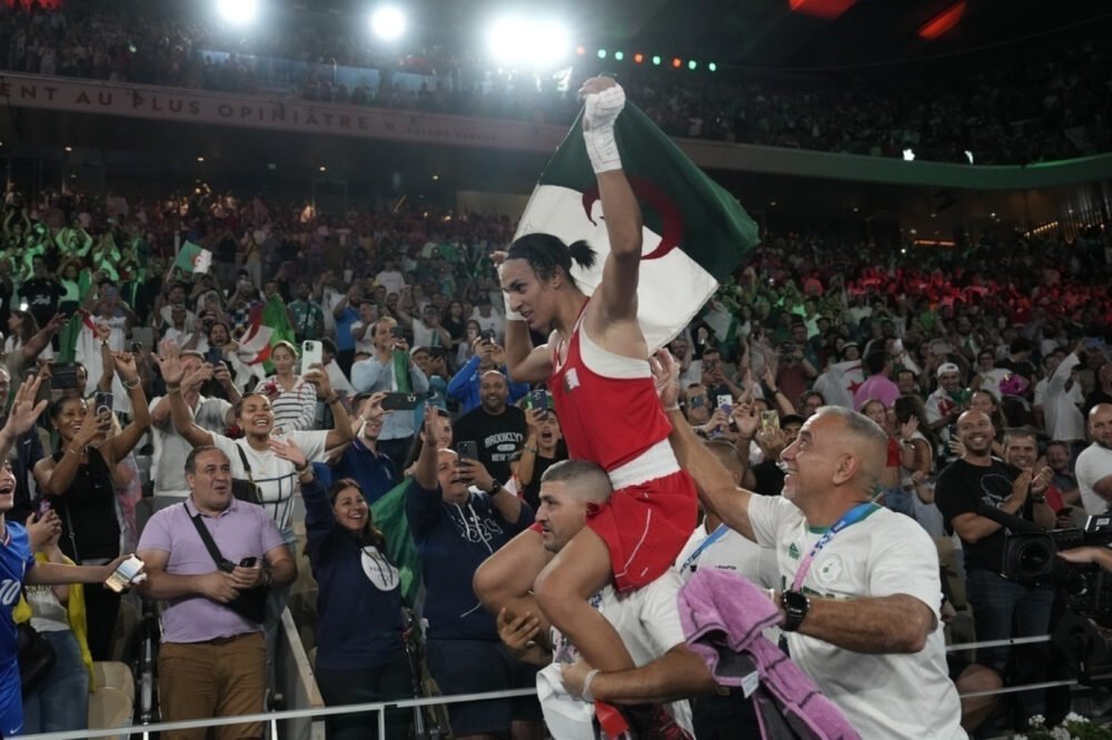 Boxe: Imane Khelif fermata da World Boxing fino ai test di genere. La nuova politica