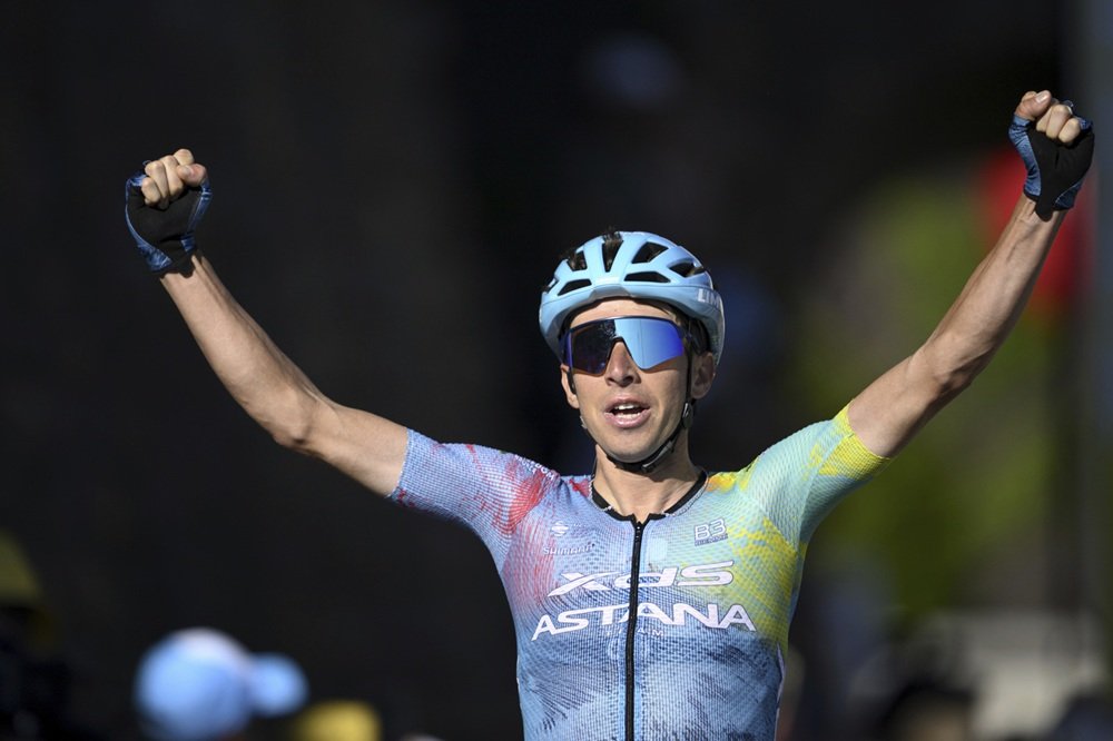 Giro di Romandia 2025, grande vittoria di Lorenzo Fortunato con una fagianata da antologia!