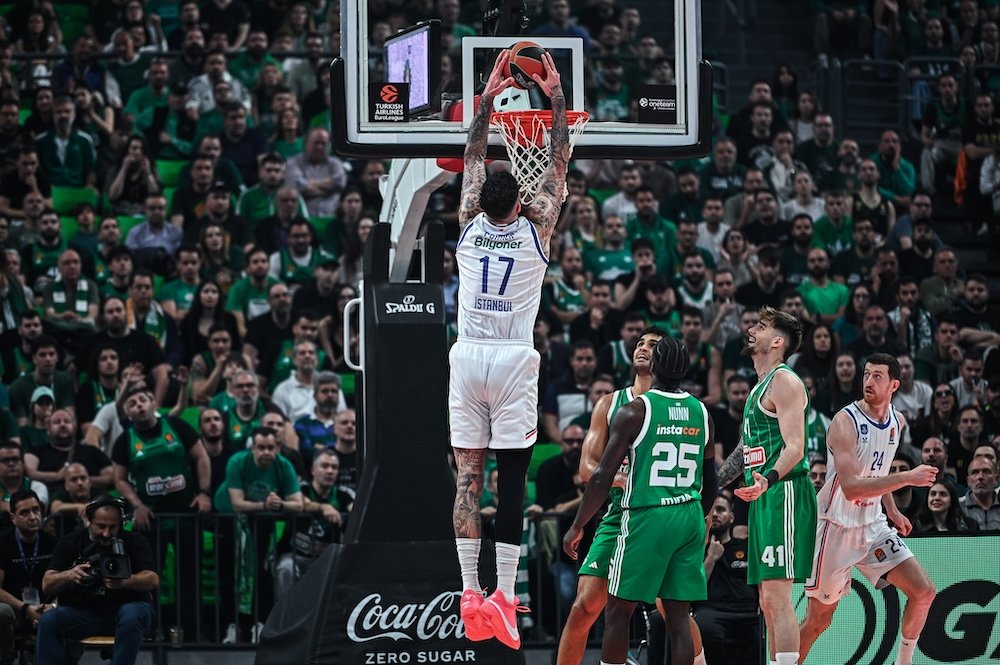 Basket: Eurolega, l’Efes e il Barça forzano Pana e Monaco alla bella