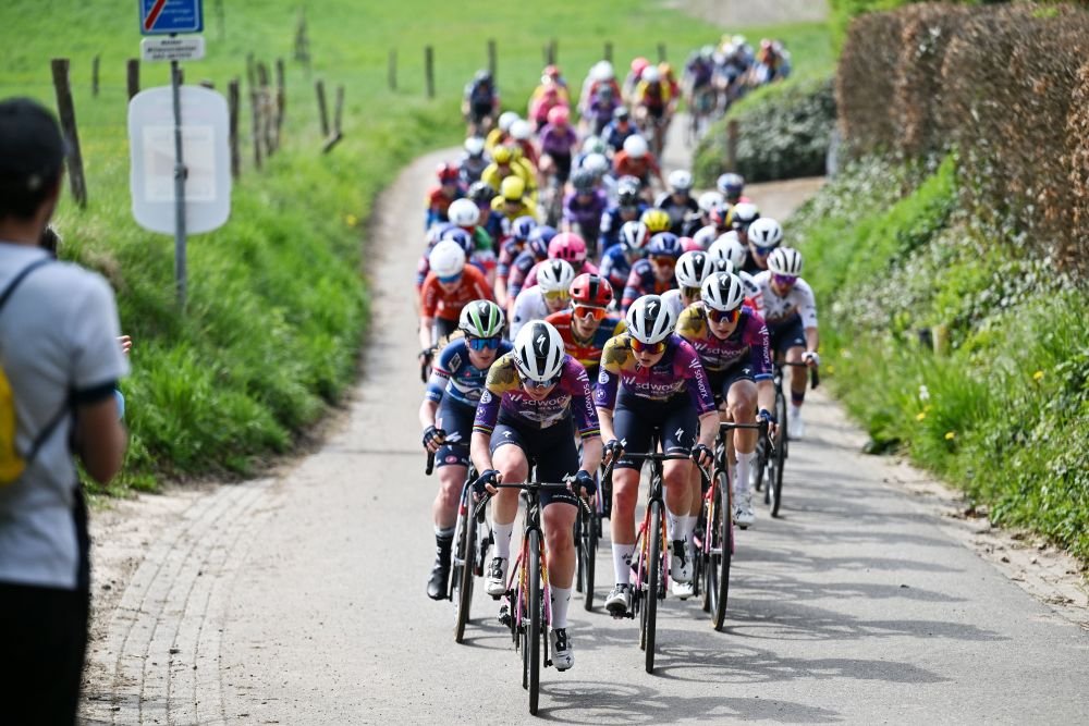 Vuelta España Femenina, numero di Anna van der Breggen a Borja. Quarta Monica Trinca Colonel