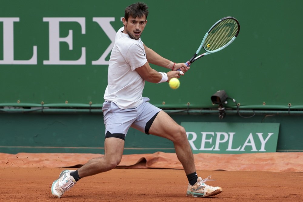 Chi è Mariano Navone, il primo avversario di Sinner a Roma. Nel 2024 sconfisse Musetti