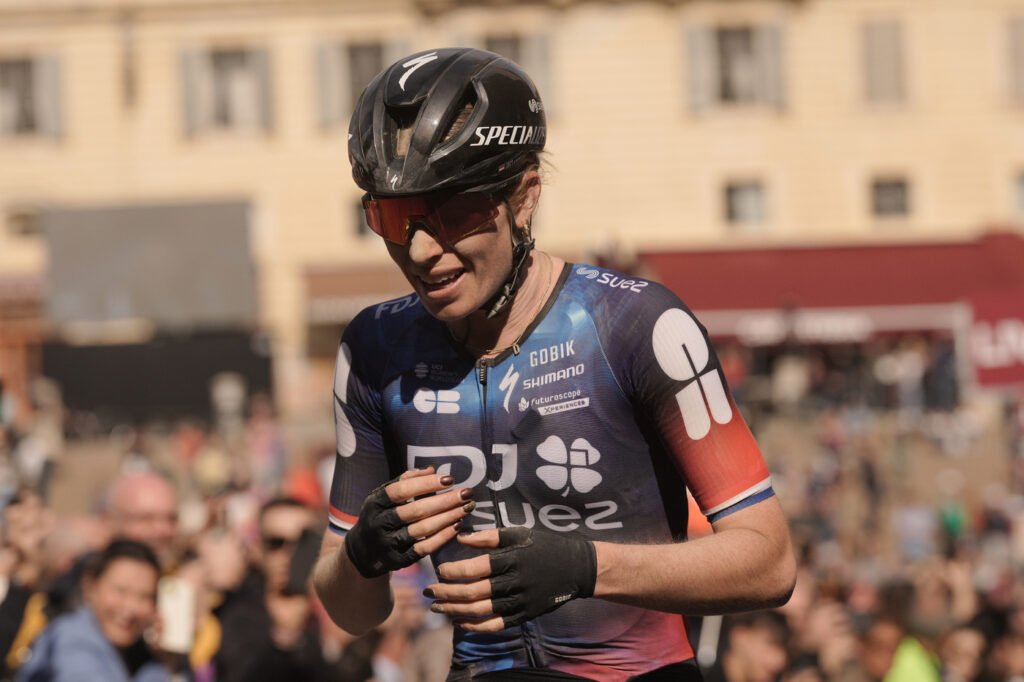 Vuelta España Femenina, trionfo di Demi Vollering a Lagunas de Neila. Tappa e maglia per l’olandese