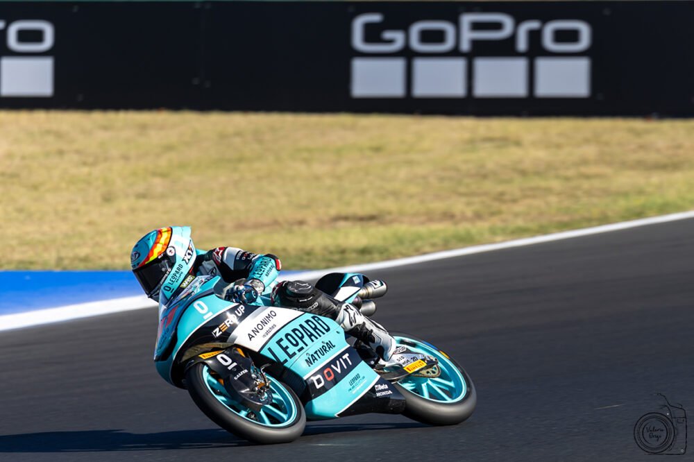 Moto3, Adrian Fernandez svetta in FP1 a Le Mans. Tre azzurri in top10