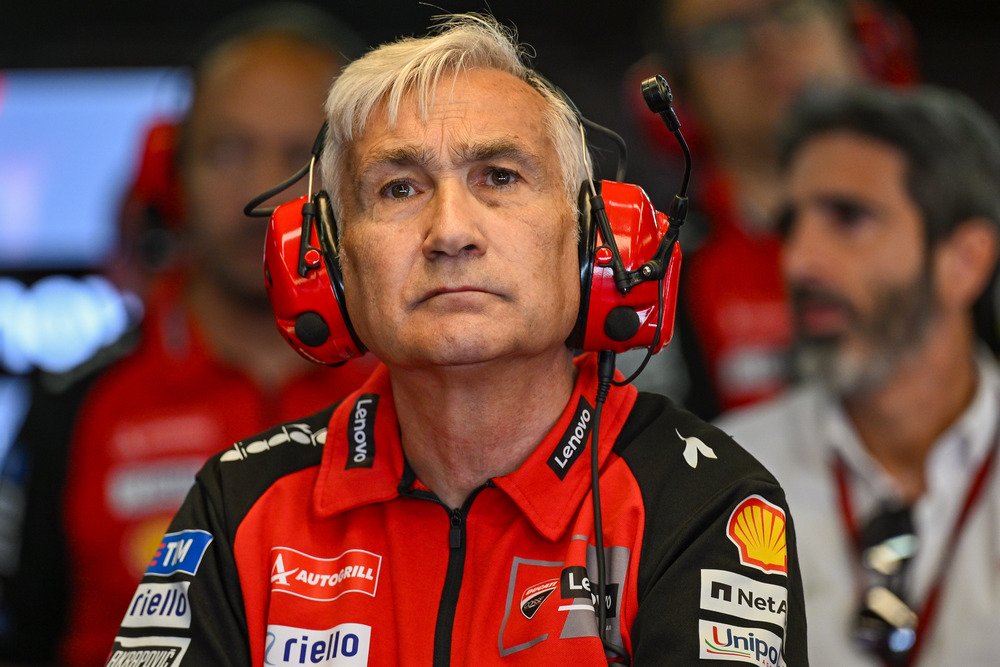 MotoGP, Davide Tardozzi: “Bagnaia pensa troppo al 2024 e non prende rischi, mentre Marquez…”