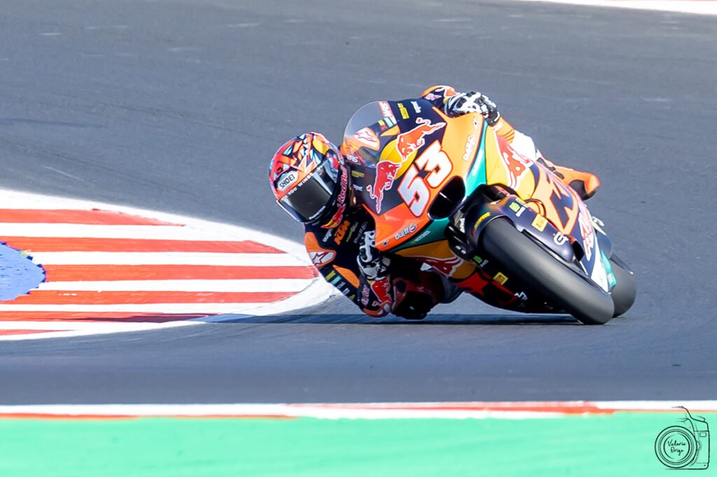 Moto2, Deniz Öncü anticipa Gonzalez nelle FP2 a Le Mans, italiani in top 10