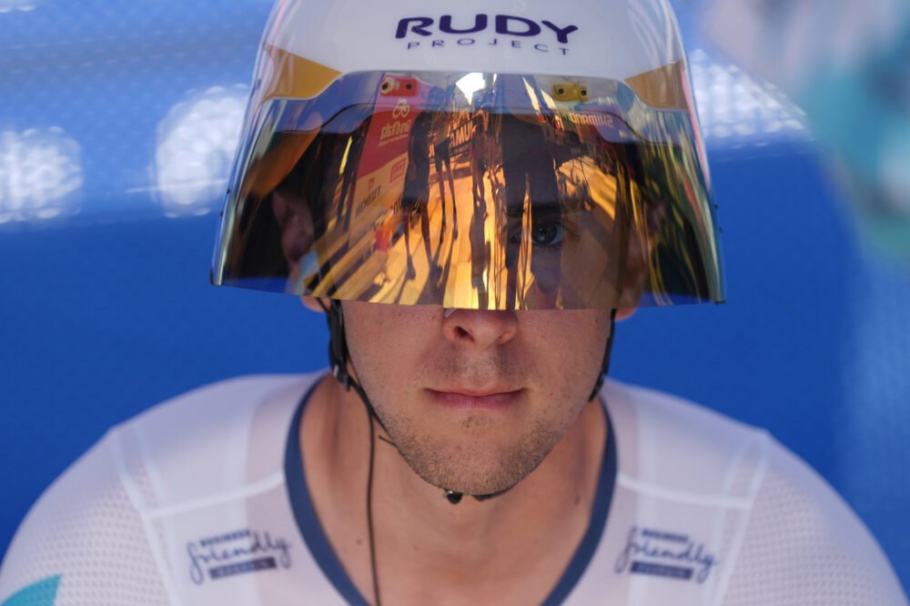 Giro d’Italia 2025, domani il giorno di riposo. Trasferimento in nave, prime tappe italiane al Sud