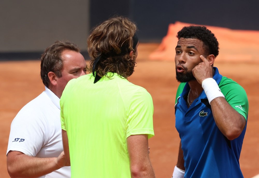 Screzio tra Tsitsipas e Fils a fine incontro a Roma: cosa è successo tra il greco e il francese