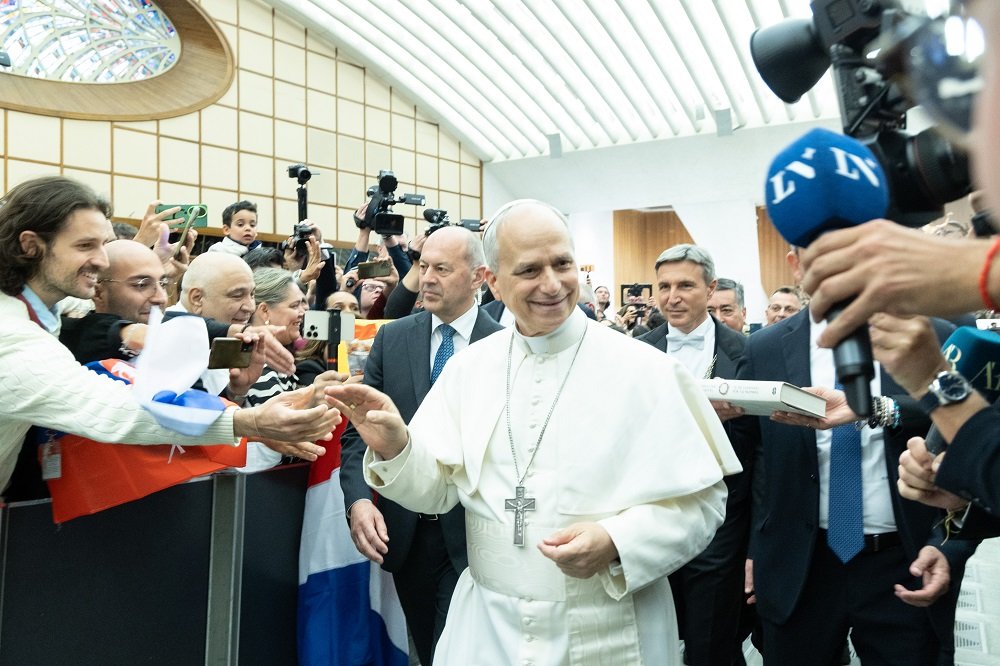 Papa Leone XIV scherza coi giornalisti: “Partita a tennis? Sì, ma non con Sinner”
