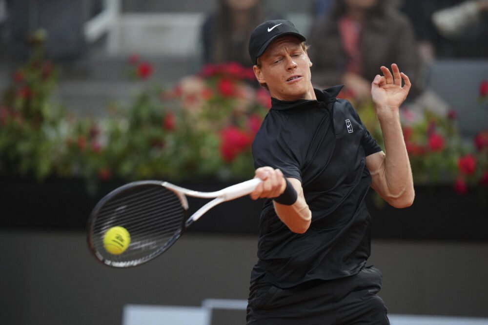 Sinner sulle orme dei Fab4. Scala la classifica per il numero di vittorie consecutive