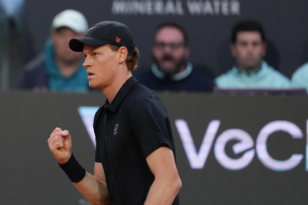 UN DOMINIO SUL CENTRALE! Jannik Sinner travolge Ruud ed è in semifinale a Roma