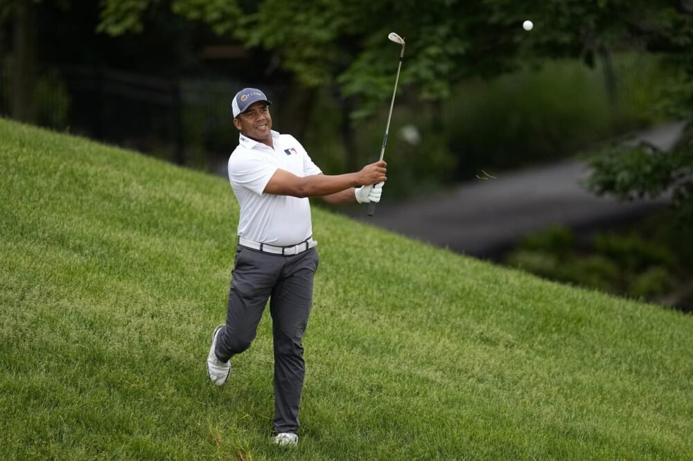 Golf, Jhonattan Vegas sorprende e balza al comando del PGA Championship dopo il primo round