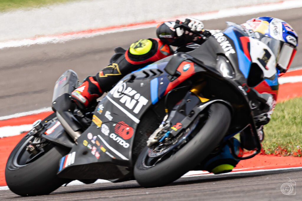 Superbike: Razgatlioglu domina la seconda sessione di libere a Most. Quarto Bulega