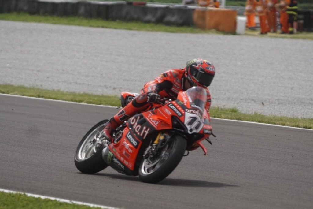 LIVE Superbike, GP Cechia 2025 in DIRETTA: riparte la corsa di Bulega tra Superpole e gara-1