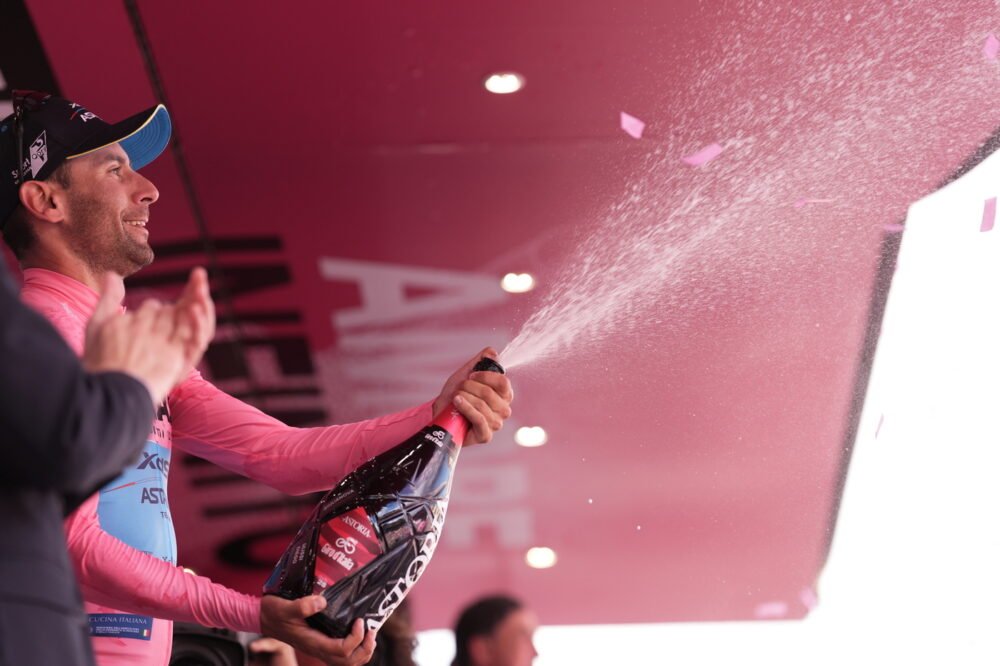 Classifica Giro d’Italia 2025, ottava tappa: Diego Ulissi in maglia rosa! Fortunato risale, Tiberi 6°