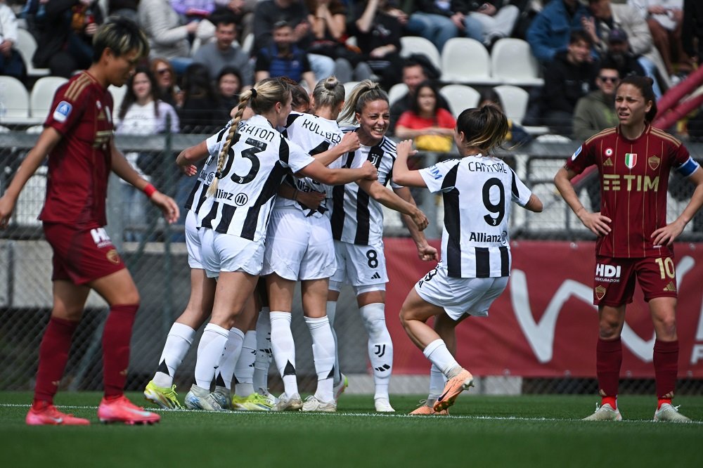 Calcio femminile, dominio della Juventus nella finale di Coppa Italia: poker alla Roma