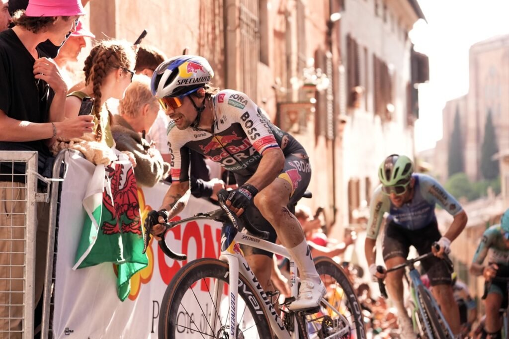 Primoz Roglic, Giro d’Italia compromesso? Distacco pesante: la tappa nera dello sloveno