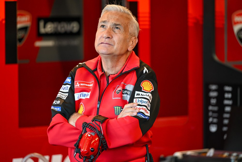 MotoGP, Davide Tardozzi: “Bagnaia non ha dimenticato come si va in moto, dobbiamo aiutarlo”