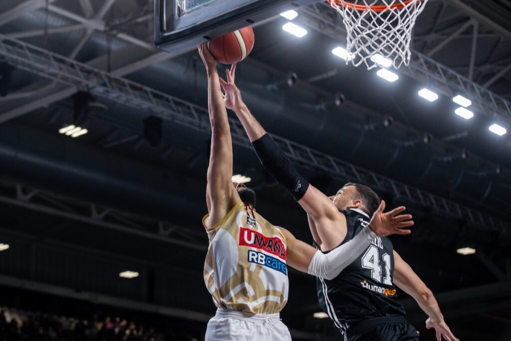 Basket, la Virtus Bologna rischia ma batte Venezia in gara-2 dei playoff
