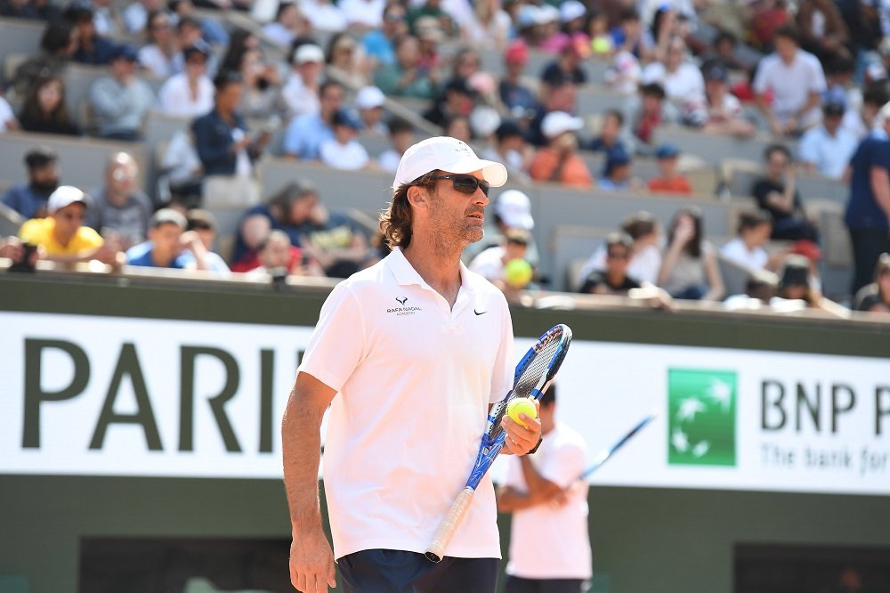 Carlos Moya smentisce le voci sul suo impegno futuro con Sinner: “Fake news grossa come una casa”