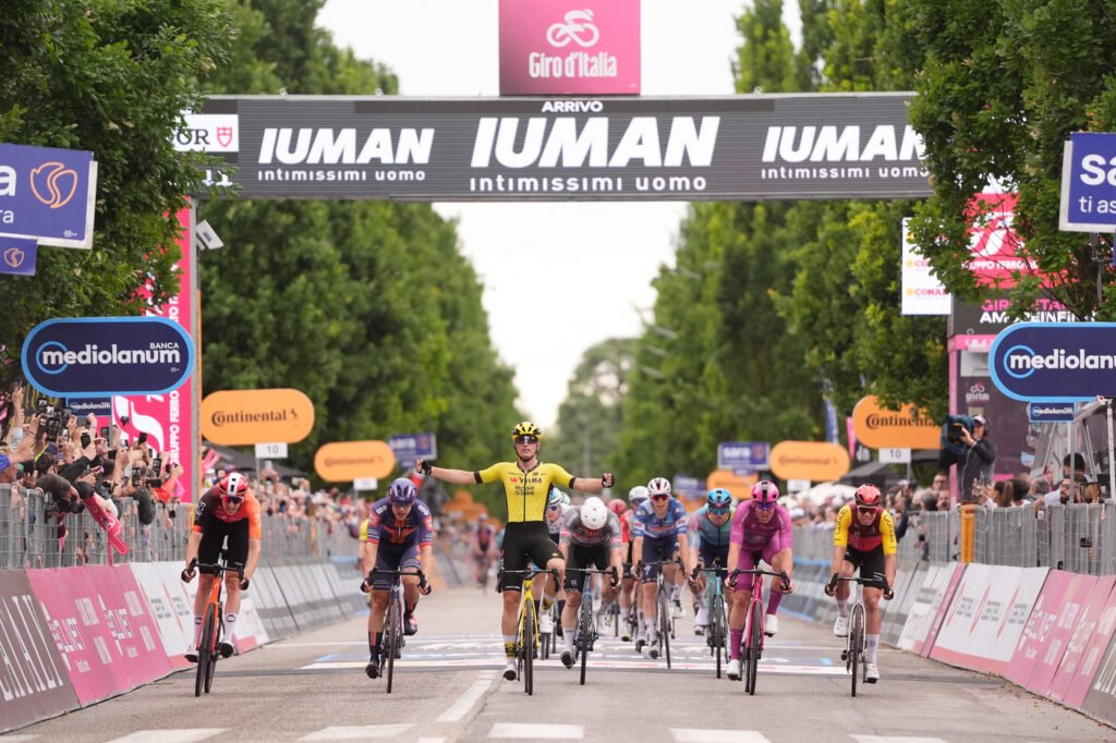 Giro d’Italia 2025, sigillo di OIav Kooij a Viadana. Del Toro guadagna altri secondi