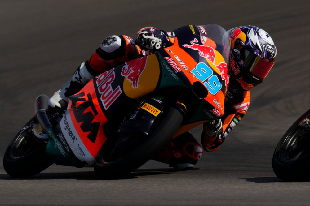 Moto3, Rueda subito in testa nelle FP1 a Silverstone, tre italiani in top10