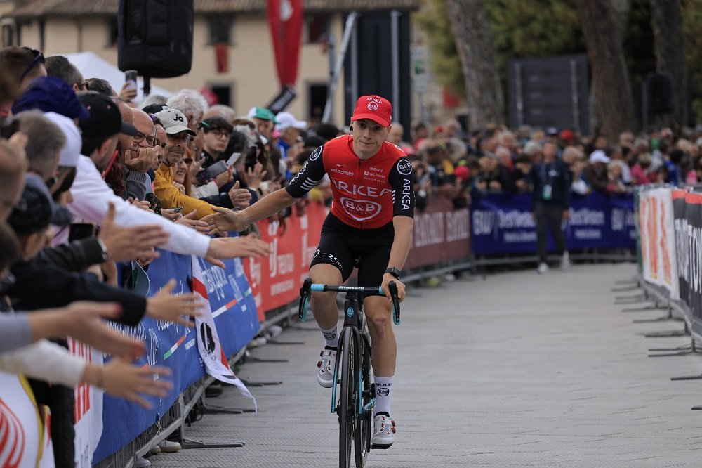 Giosué Epis tartassato al Giro d’Italia: sanzione pesantissima per una coca cola. “Era un mio amico…”