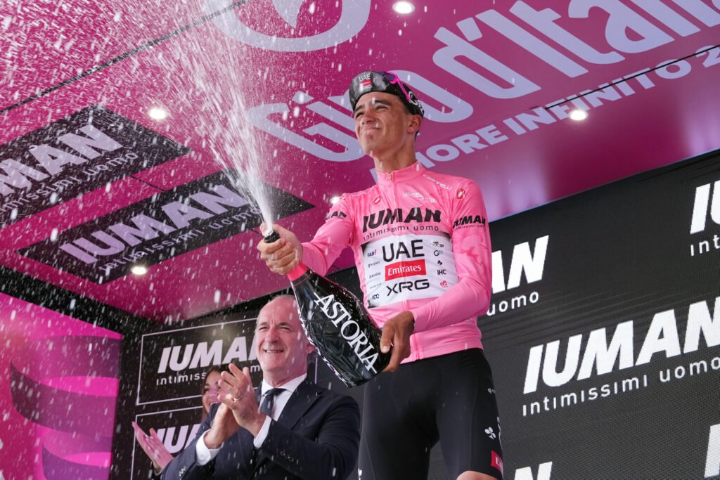 Isaac del Toro: “Non ne avevo in volata, continueremo a lottare per tenere la Maglia Rosa”