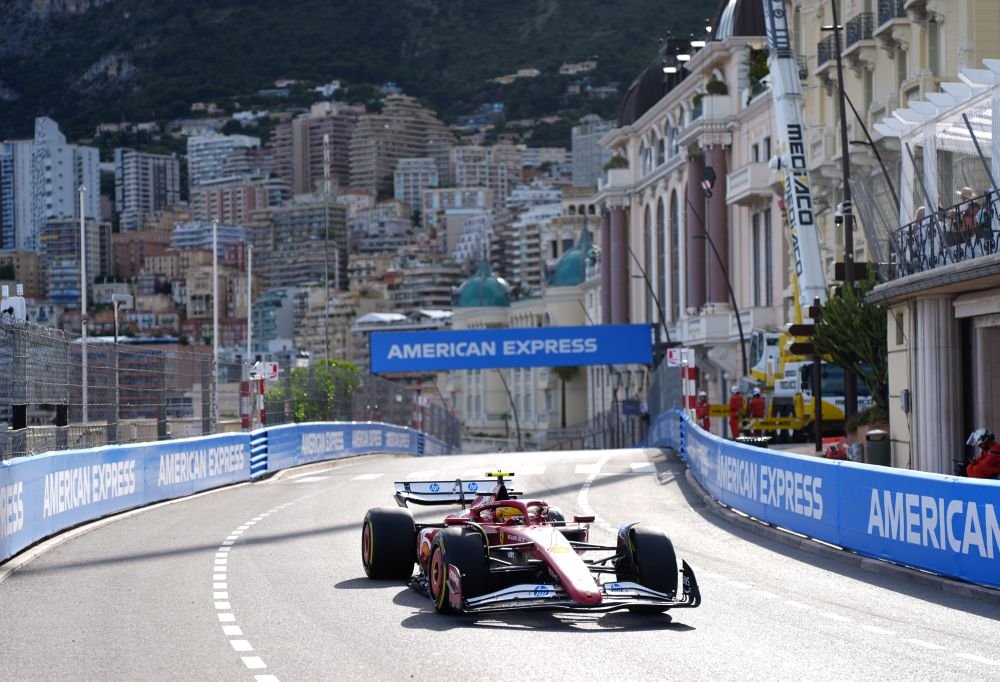 F1, Lewis Hamilton: “Ottima FP2, la base della vettura è buona ma qualche modifica la proveremo”