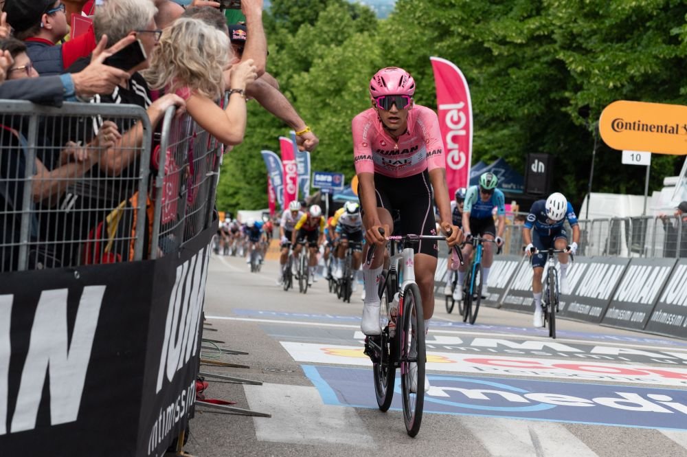 LIVE Giro d’Italia 2025, tappa di oggi in DIRETTA: arrivano le Alpi con il Monte Grappa!