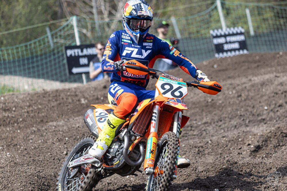 MXGP, Lucas Coenen domina gara-1 ad Ernee, secondo in rimonta Romain Febvre